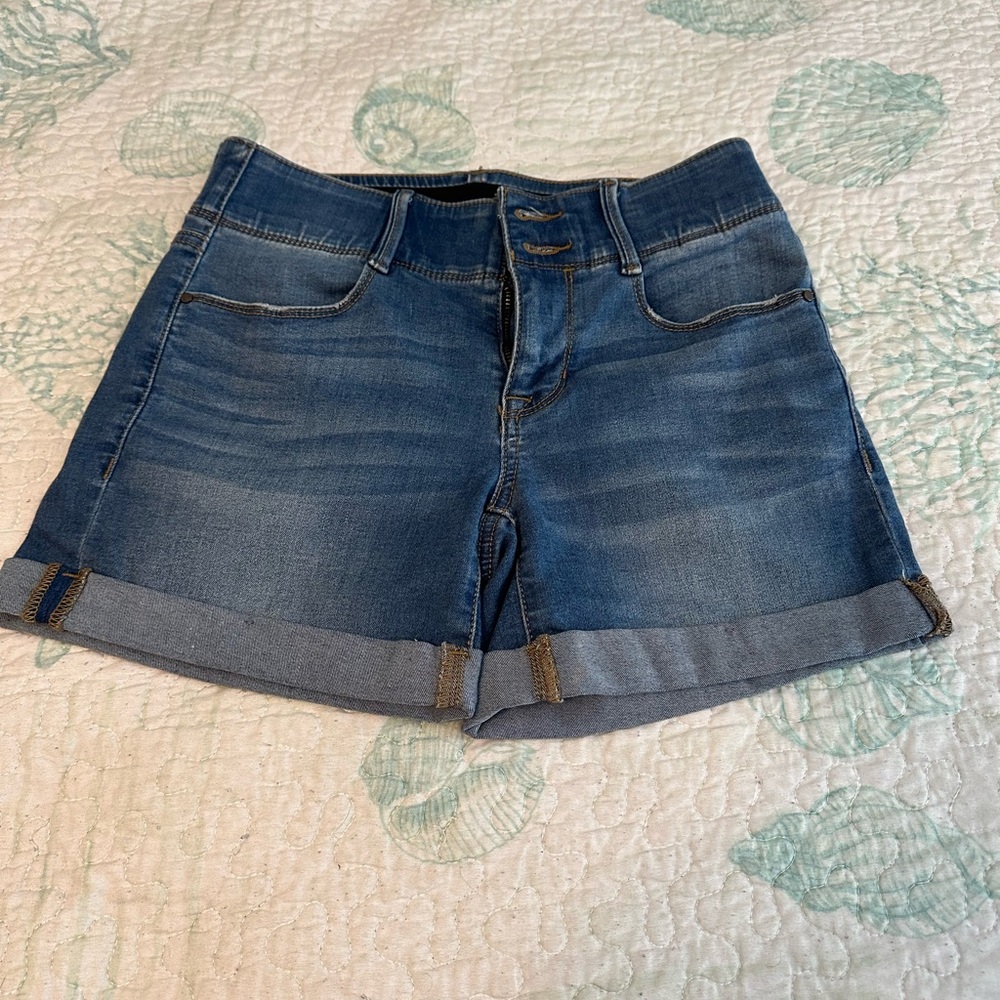 Apt 9. Tummy Control Jean Shorts Size 4